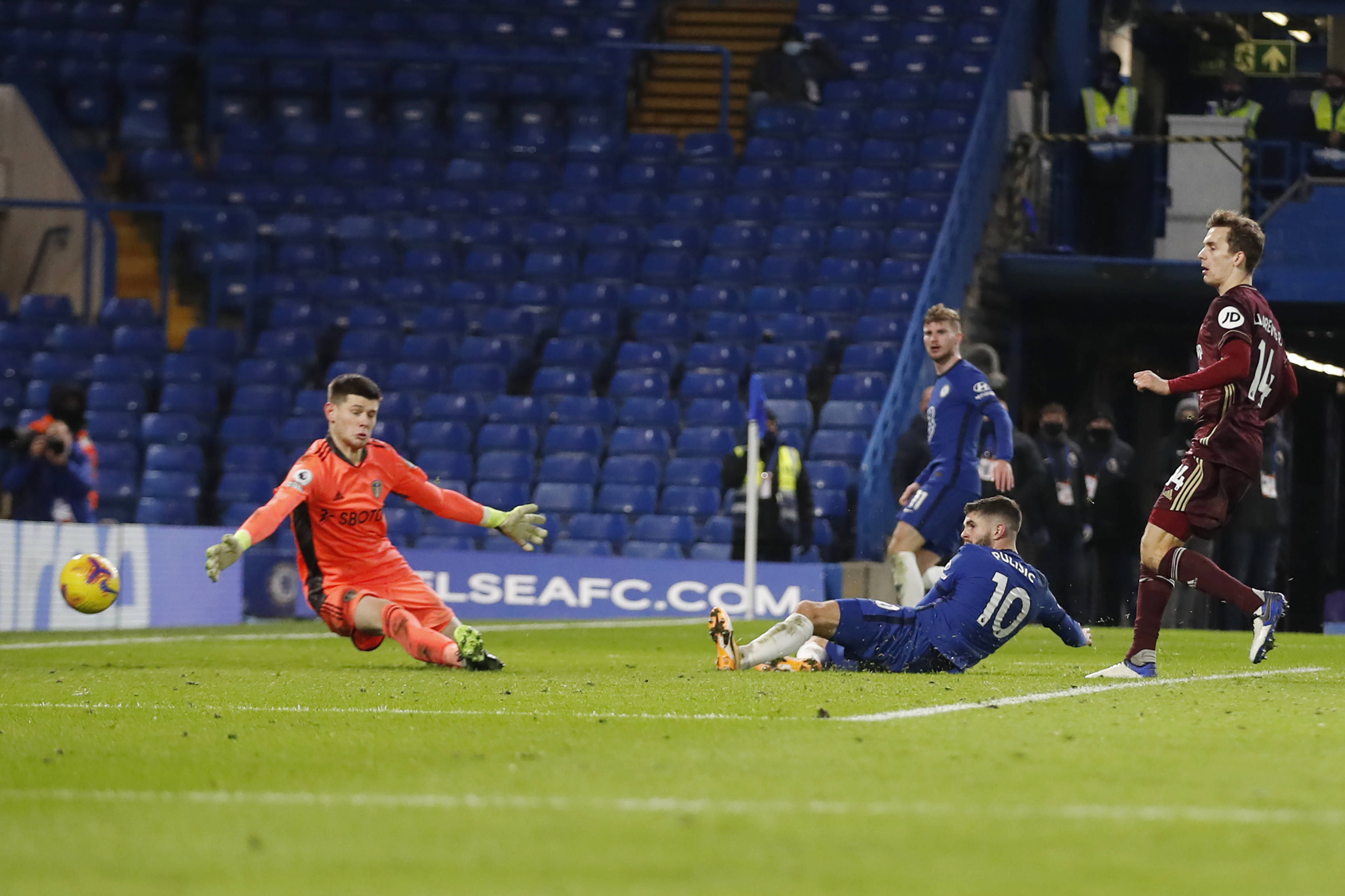 而在防守端 而在防守端