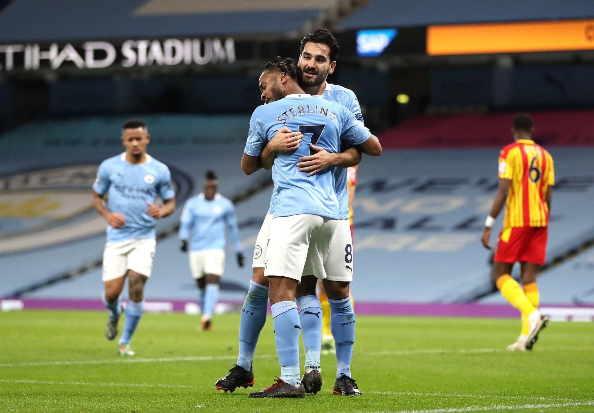 使得他在与 使得他在与